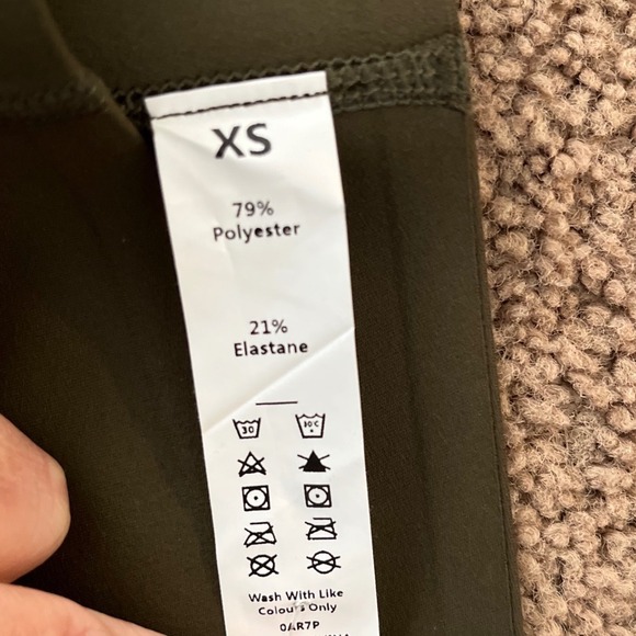 Halara High Waisted Flared Leggings Olive Green Ruffled Hem Athleisure XS - Picture 4 of 8